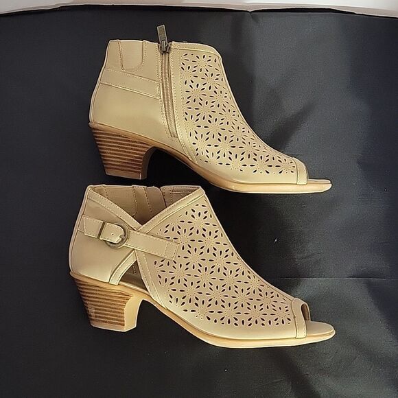 EASY STREET DAKOTA PEEP TOE WOMEN"S ADJUSTABLE BUCKLE SANDALS - Picture 11 of 16